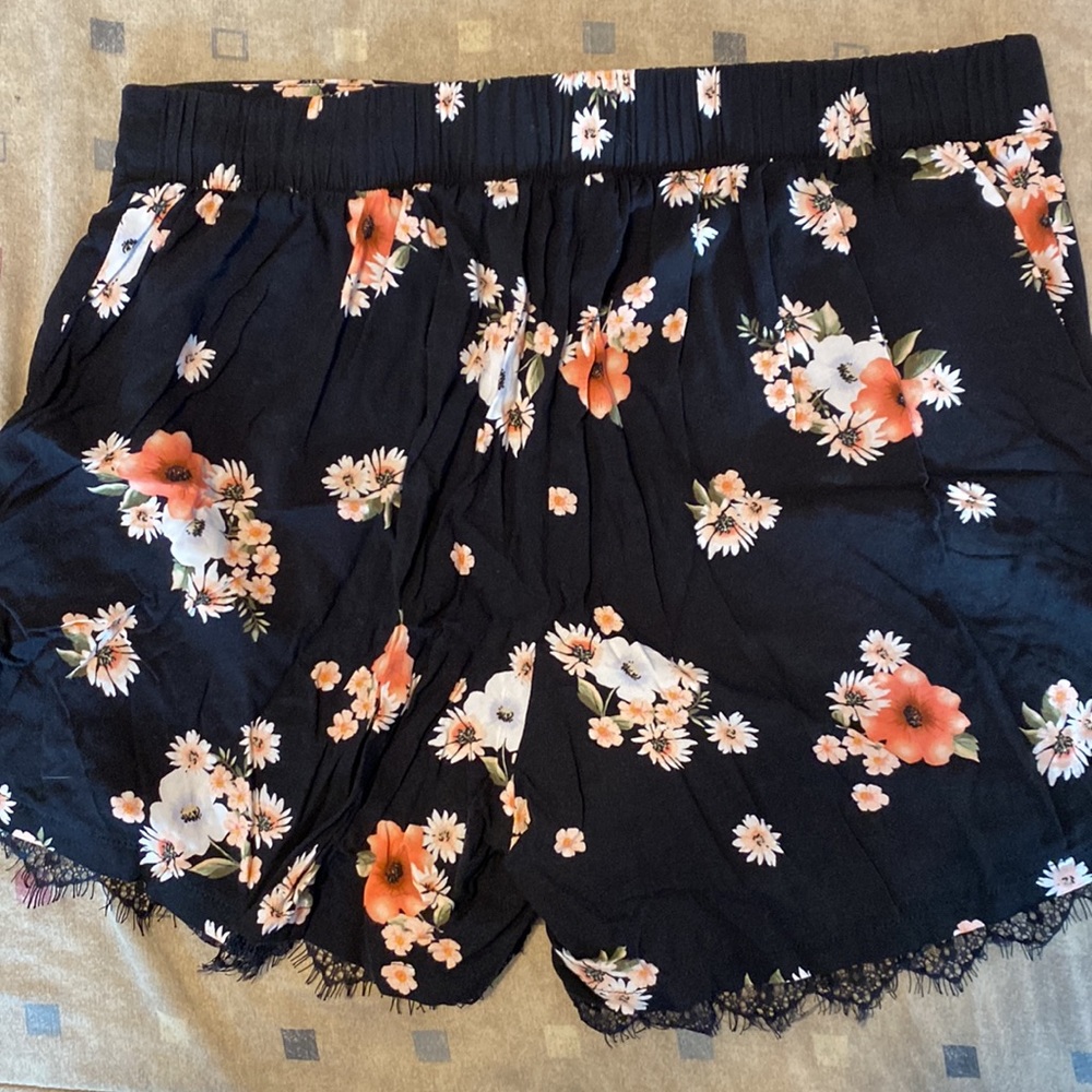 Shorts - Picture 4 of 5